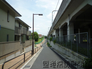 2.富士見台駅と中村橋駅の間位の高架横